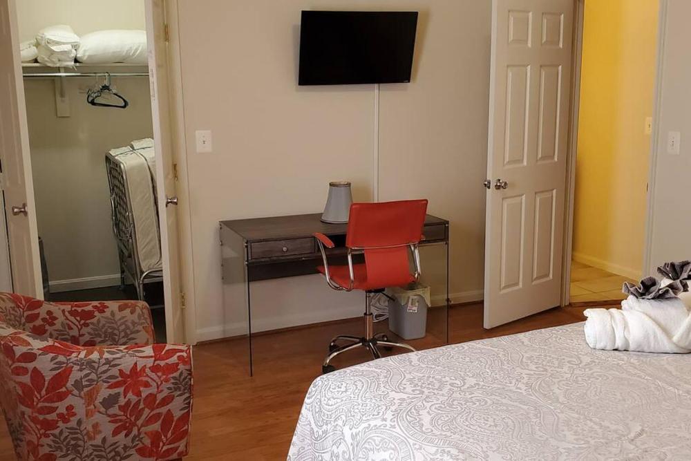RELAXING 3 BR WITH FREE PARKING AT THE SEQUOIA